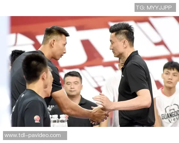 杜锋评价易建联:他站在那儿就是领袖,领航中国篮球的巨人之魂 杜锋评价易建联:他站在那儿就是领袖,领航中国篮球的巨人之魂