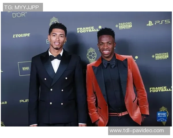 享受假期,维尼修斯晒与板网球世界第一球员科埃略的合照 享受假期,维尼修斯晒与板网球世界第一球员科埃略的合照